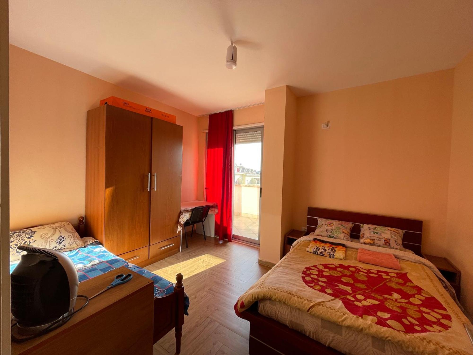 B&B - Private Rooms Tiranë Phòng bức ảnh
